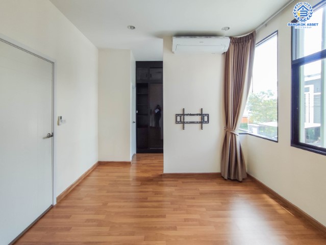 *****ทาวน์เฮ้าส์มือสองย่านนนทบุรี ม.เดอะทรัสต์ ราชพฤกษ์-รัตนาธิเบศร์ เนื้อที่กว้างขวางถึงเกือบ 28 ตร.ว. ฟังก์ชันจัดเต็ม 4 ห้องนอน 3 ห้องน้ำ 2 ที่จอดรถ ติดถนนราชพฤกษ์ บนทำเลศักยภาพ ใกล้รถไฟฟ้าสายสีม่วง "สถานีบางพลู" และทางด่วน "ศรีรัช" จองเลย!